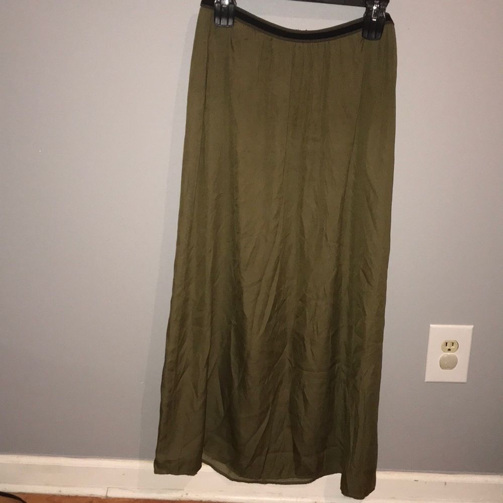 Super cute maxi skirt!